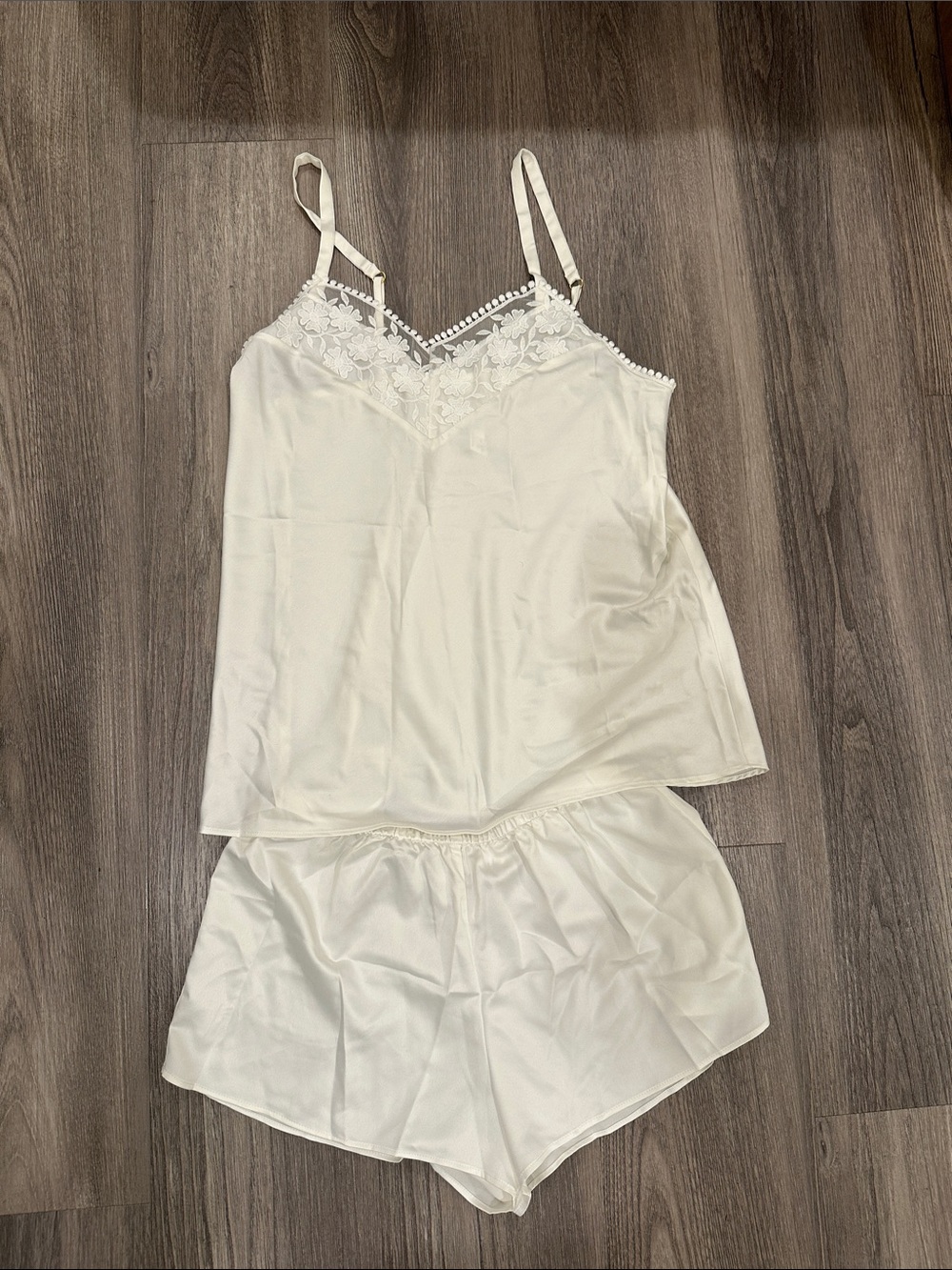 Flora Nikrooz Pajama Set